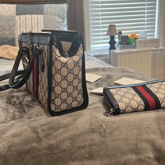 Gucci crossbody bag and wallet - Picture 4 of 4